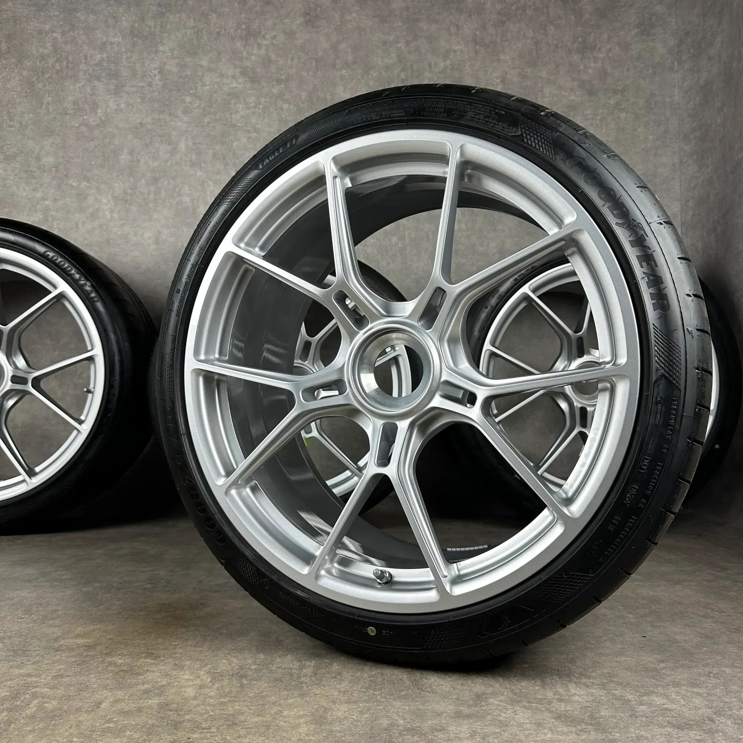 Sommerräder Porsche 992 + 992.2 GT3 Felgen 20/21" Touring SILBER 992044686CB Original ZV TOP - Bild 1