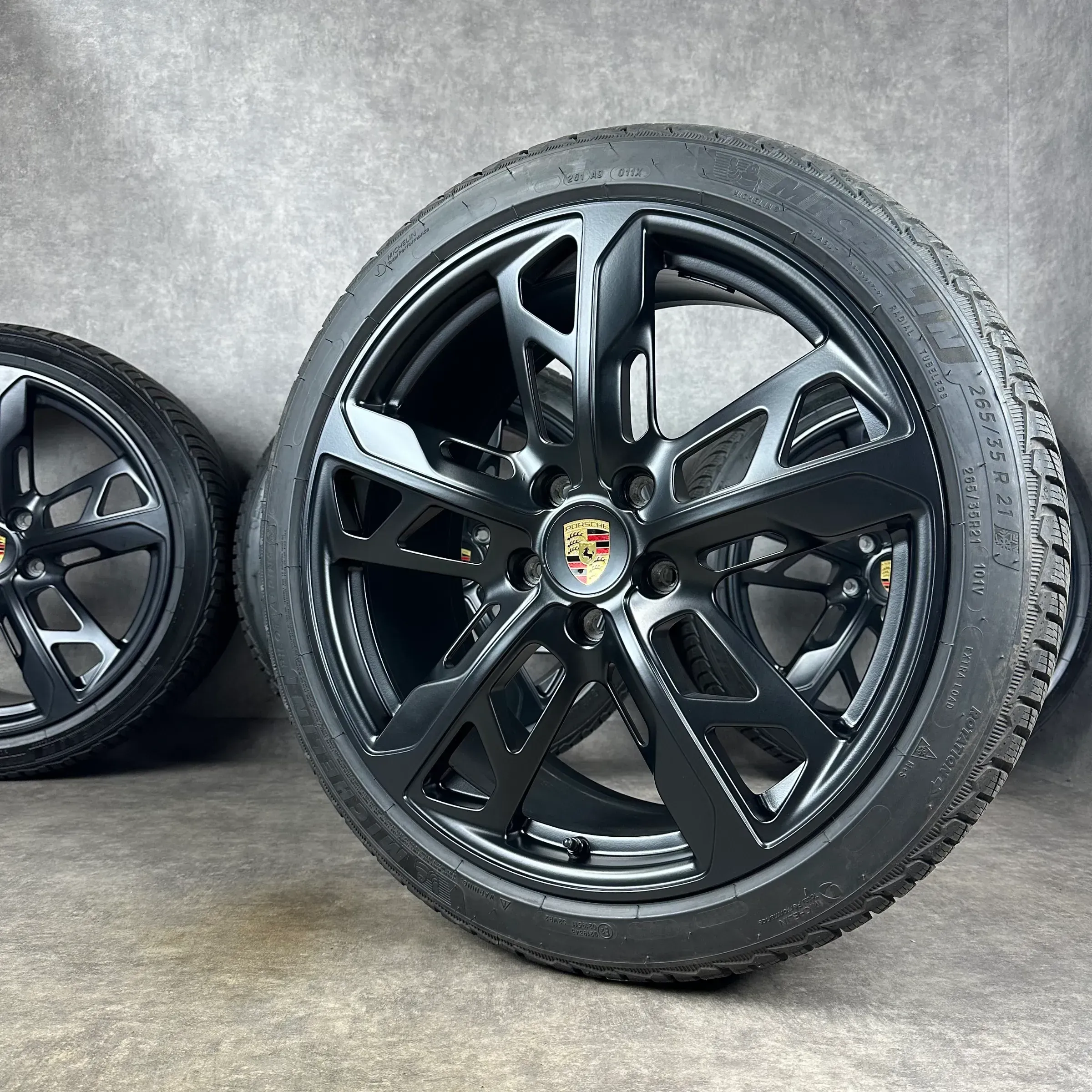 Winterräder Porsche Taycan J1 21" Original 4S Turbo S Cross Turismo Design Felgen 4S GTS Schwarz DOT24 - Bild 1