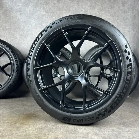 Background image for Porsche 992 GT3 RS Felgen 20/21" Schwarz seidenglanz Original ZV Magnesium 992044681CL