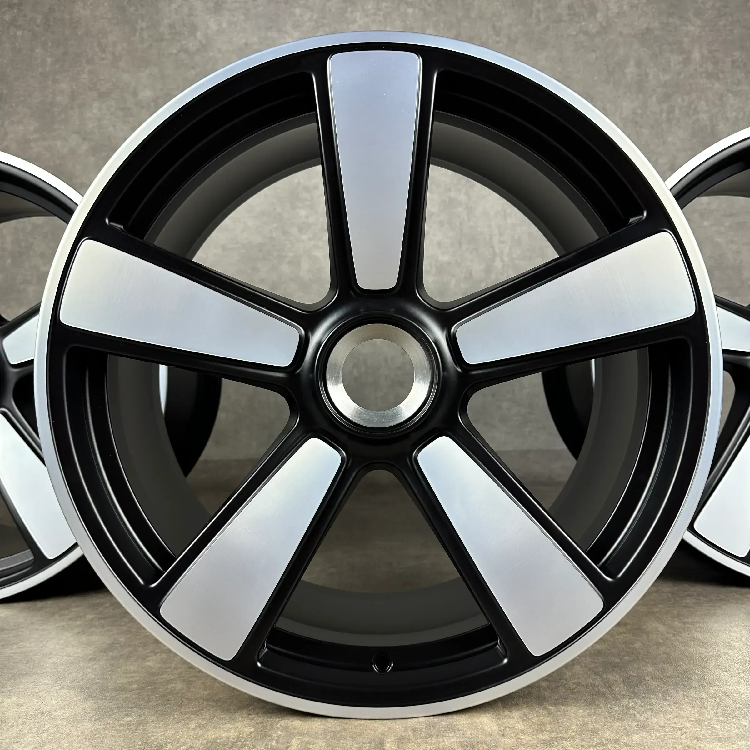 Sommerräder Porsche 992.2 20+21 Zoll Original Sport Classic Zentralverschluss Felgen 992601025EB 992601025HD - Bild 1
