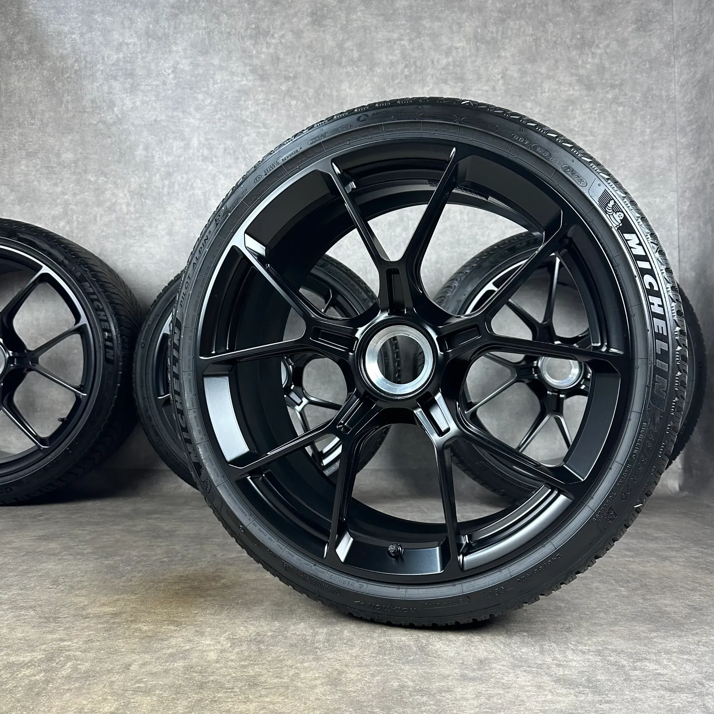 Winterräder Porsche 992.2 GT3 Touring 20" + 21" Original Felgen 992044601CA TOP DOT25 - Bild 1