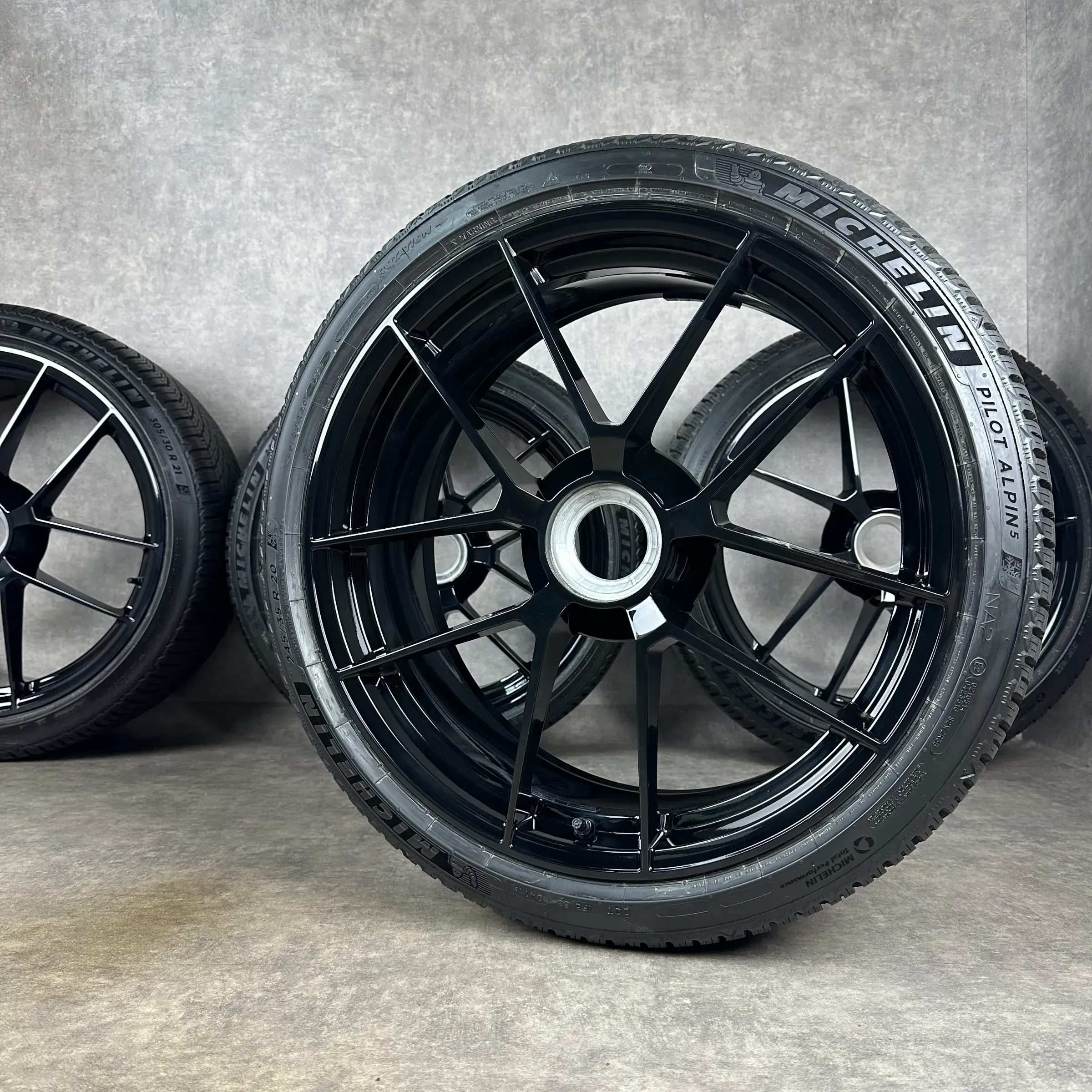 Winterräder Porsche 992.2 20/ 21" Original Carrera GTS Zentrralverschluss Felgen ZV 992044631S Facelift DOT25/24 - Bild 1